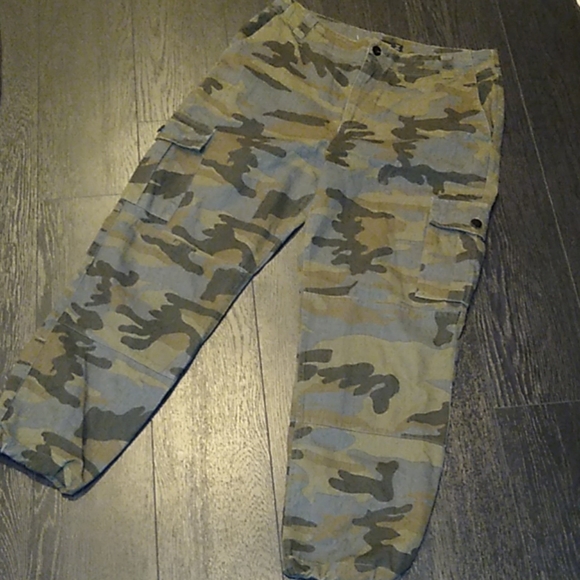 Hesperus Pants - Camoflauge Cargo Boyfriend Pants